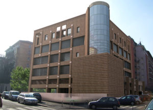 edificio residenziale con parcheggio interrato in via desenzano milano