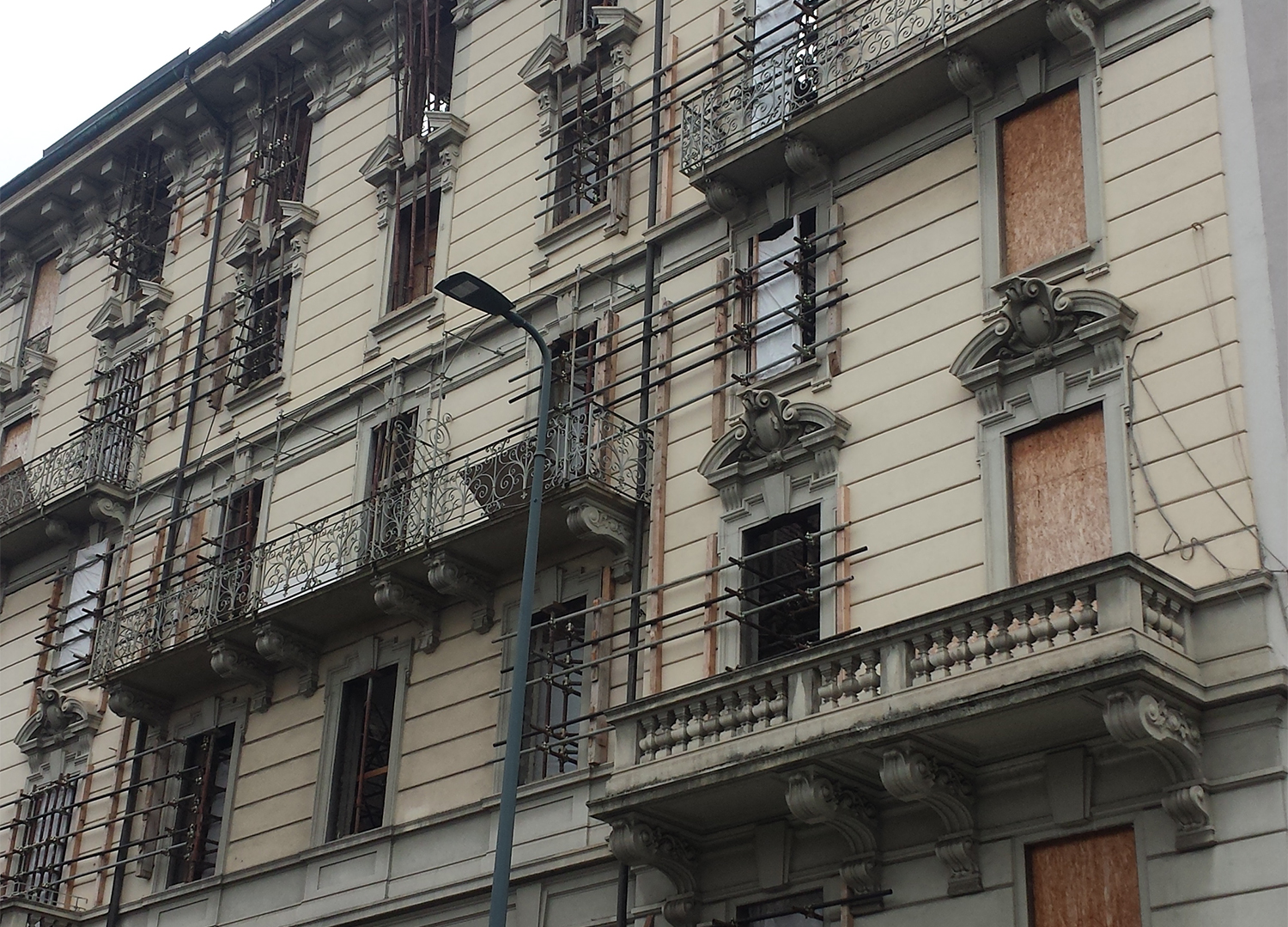 riqualificazione edificio residenziale in via rovani a milano