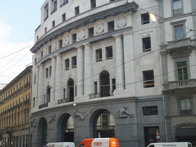 Opere di restauro e risanamento edificio in via s. margherita milano